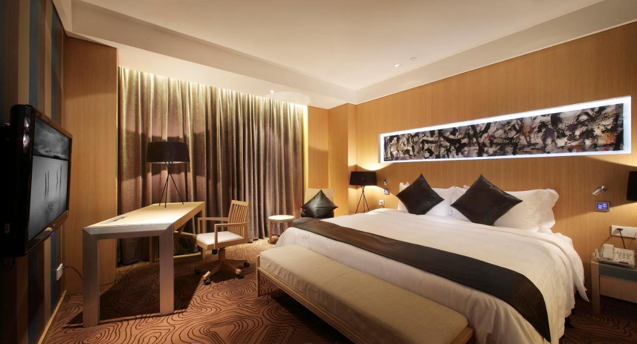 Christian'S Hotel Luoyang Лоян Экстерьер фото