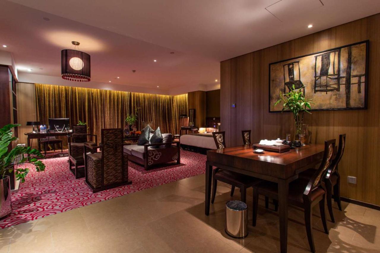 Christian'S Hotel Luoyang Лоян Экстерьер фото