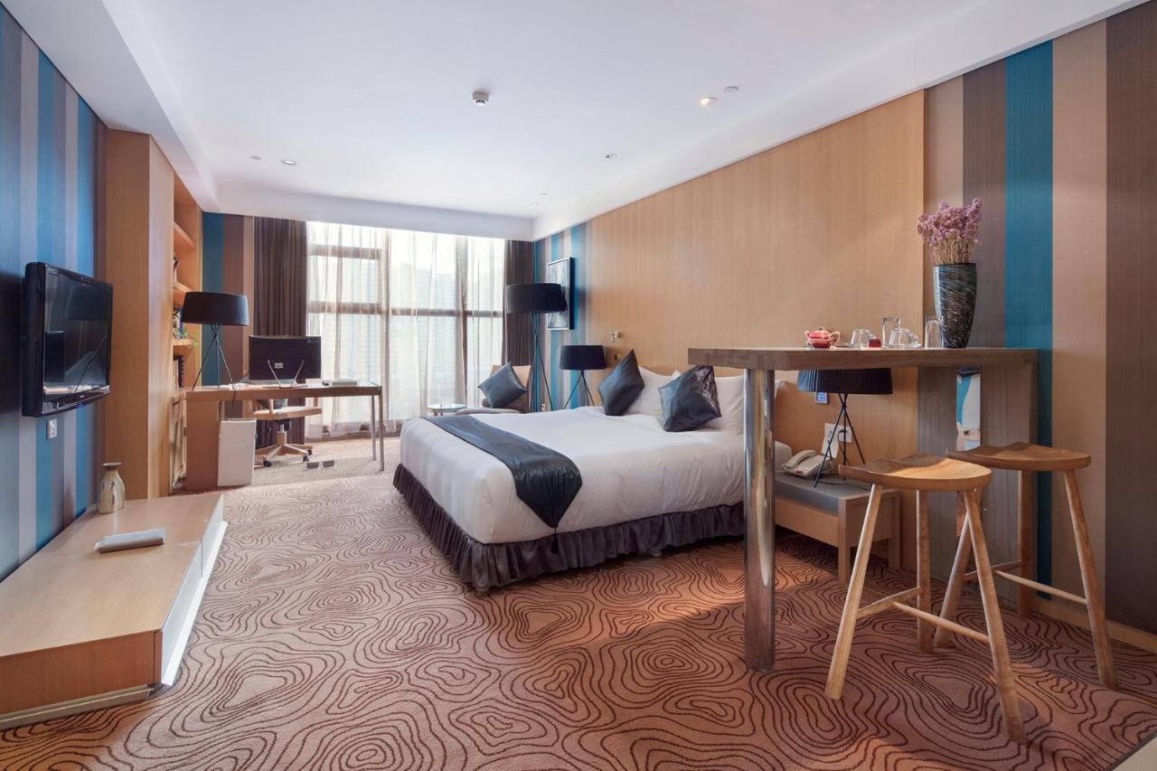 Christian'S Hotel Luoyang Лоян Экстерьер фото