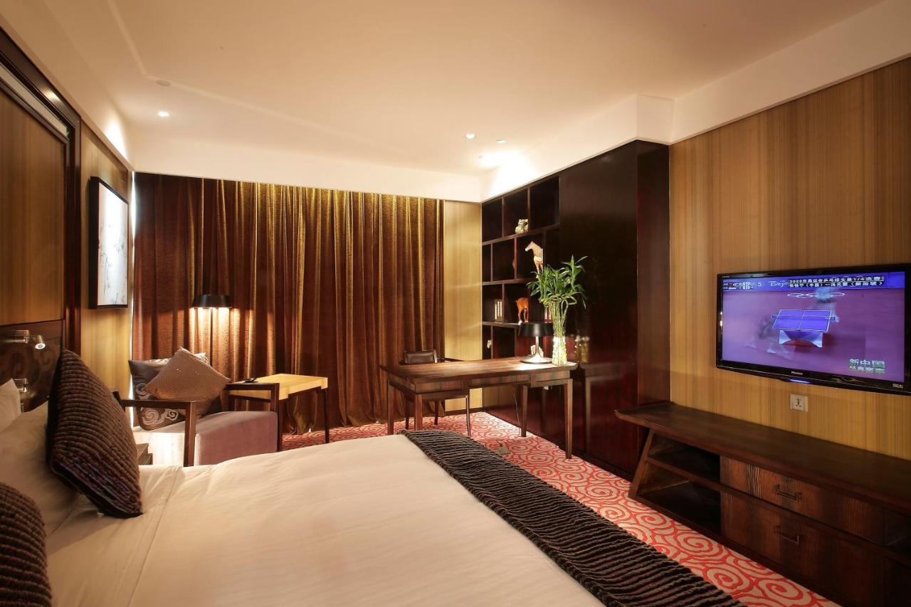 Christian'S Hotel Luoyang Лоян Экстерьер фото
