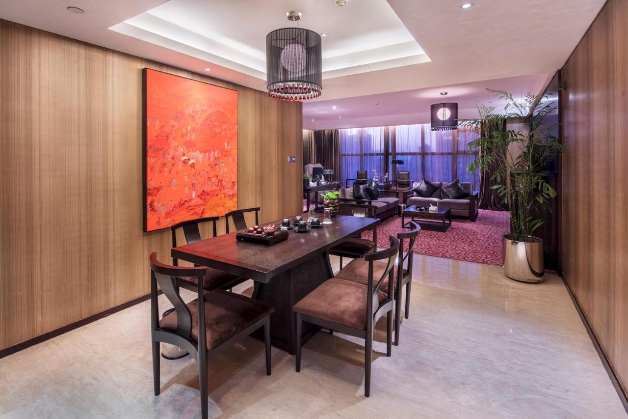 Christian'S Hotel Luoyang Лоян Экстерьер фото
