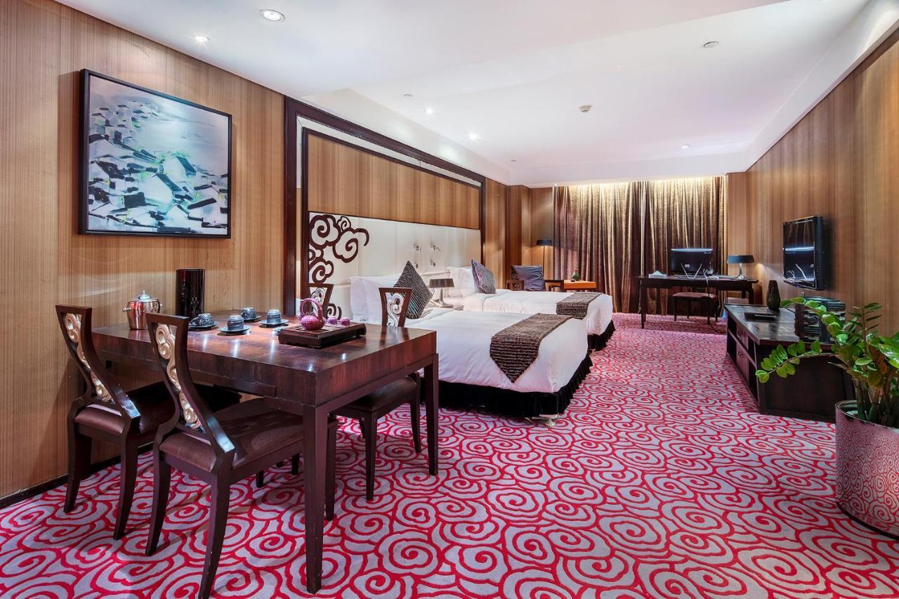 Christian'S Hotel Luoyang Лоян Экстерьер фото