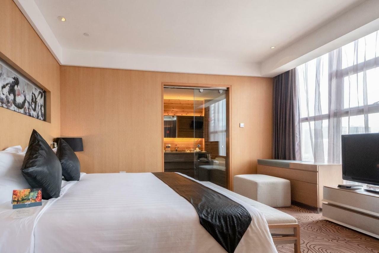 Christian'S Hotel Luoyang Лоян Экстерьер фото