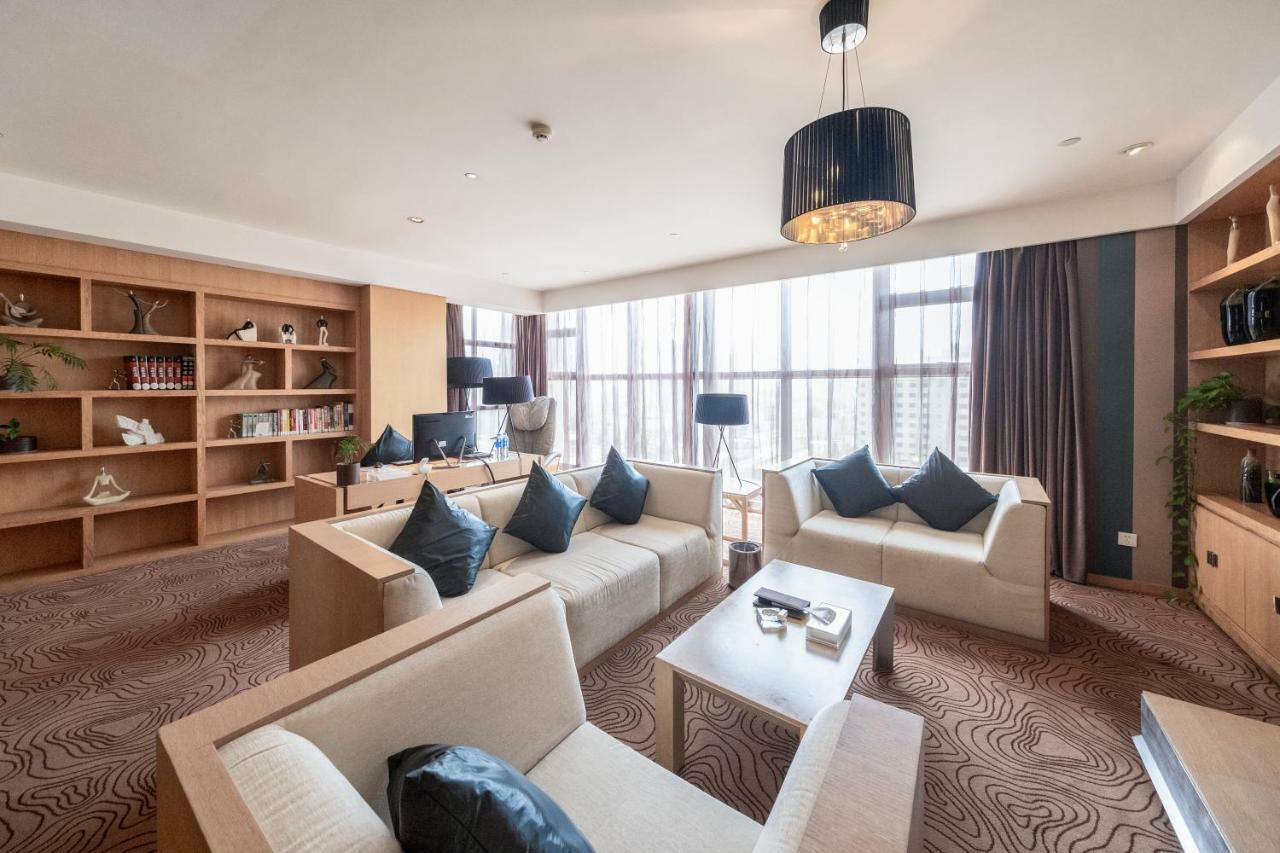 Christian'S Hotel Luoyang Лоян Экстерьер фото