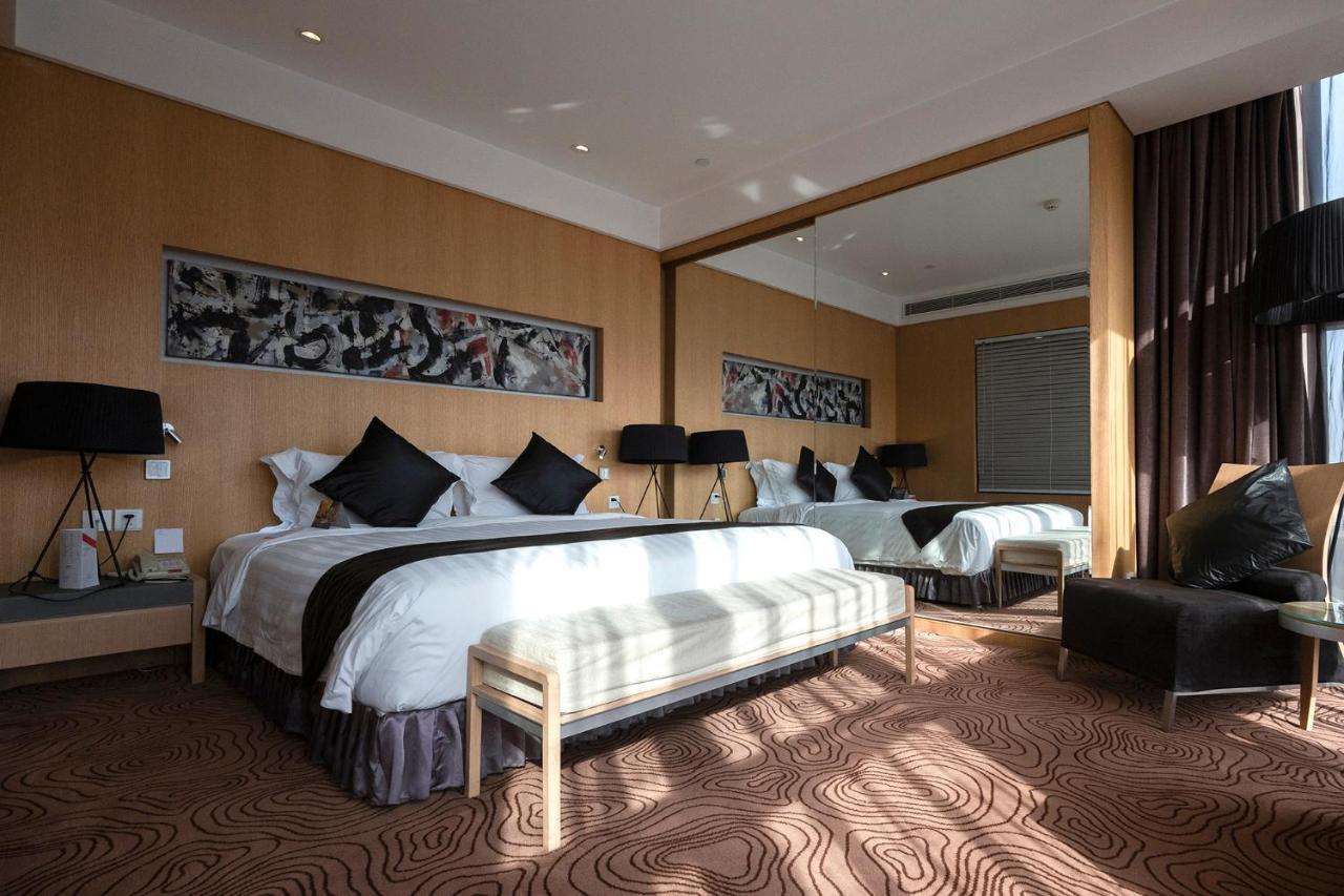 Christian'S Hotel Luoyang Лоян Экстерьер фото