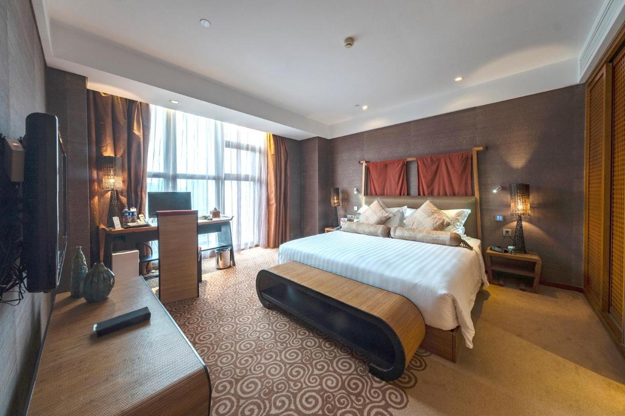 Christian'S Hotel Luoyang Лоян Экстерьер фото