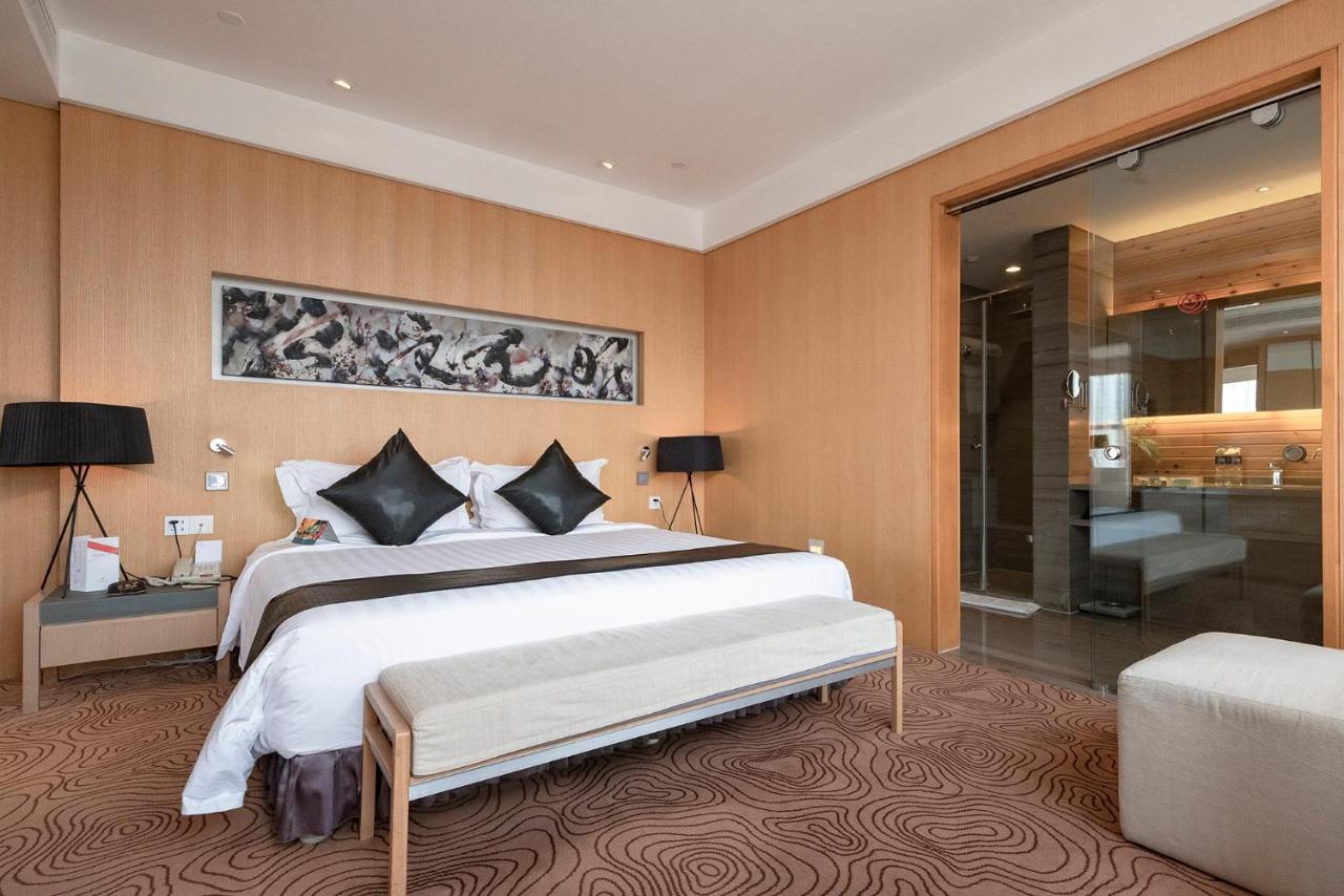 Christian'S Hotel Luoyang Лоян Экстерьер фото